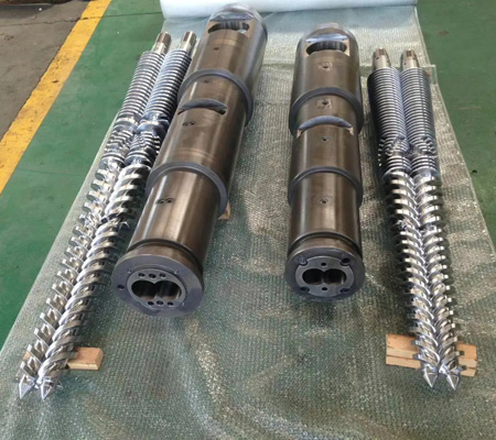 Cincinnati CM80 conical twin screws and barrel