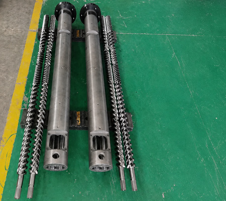 Kabra 2-68-28V twin screws and barrels